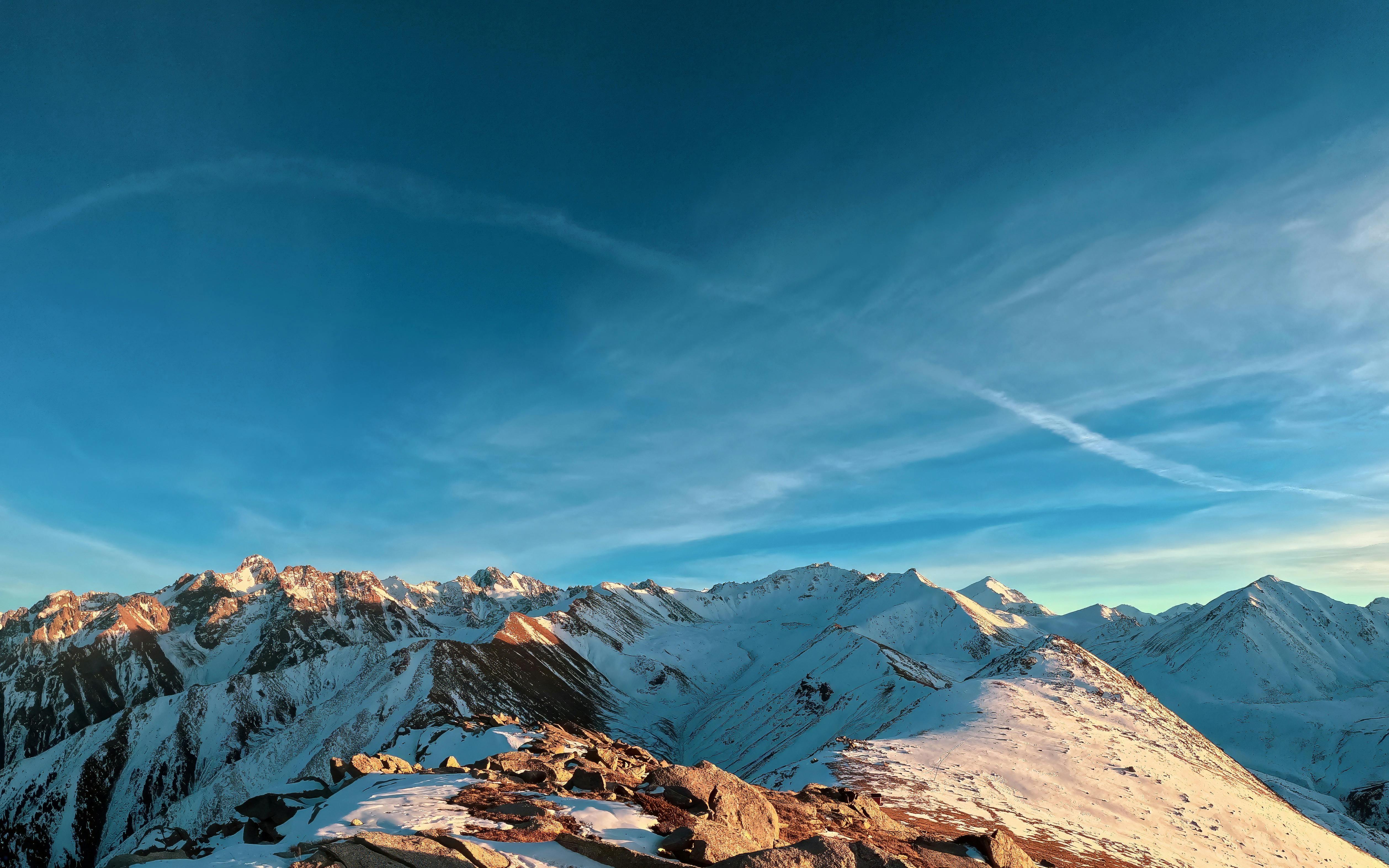 Discover the world through our expert vision.